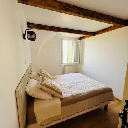 Le Mas De Novis Vieux Mas Du Xviiie Siecle * Saint-Hilaire-de-Brethmas