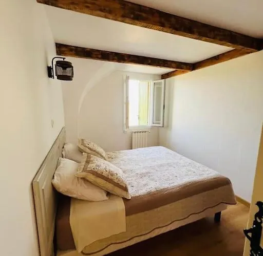 Le Mas De Novis Vieux Mas Du Xviiie Siecle * Saint-Hilaire-de-Brethmas